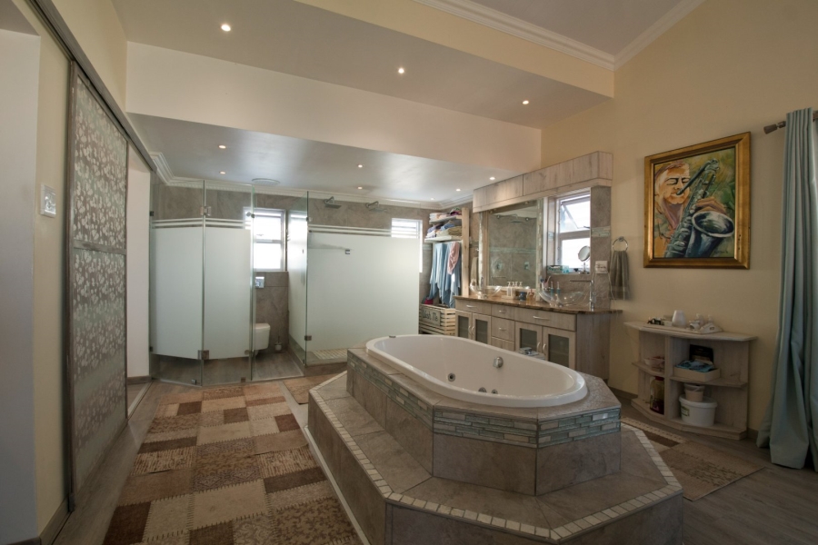 4 Bedroom Property for Sale in Outeniqua Strand Western Cape